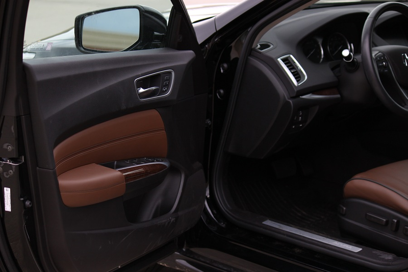 You can tell it’s a loaner...look at those scuffs!